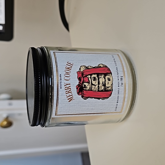 Bath & Body Works Other - Bath and Body Works White Barn Merry Cookie candle